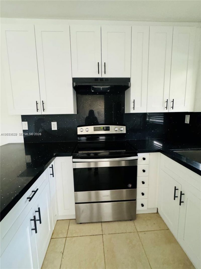 1755 NE 116th Rd , Unit 17, North Miami, FL 33181 Photo