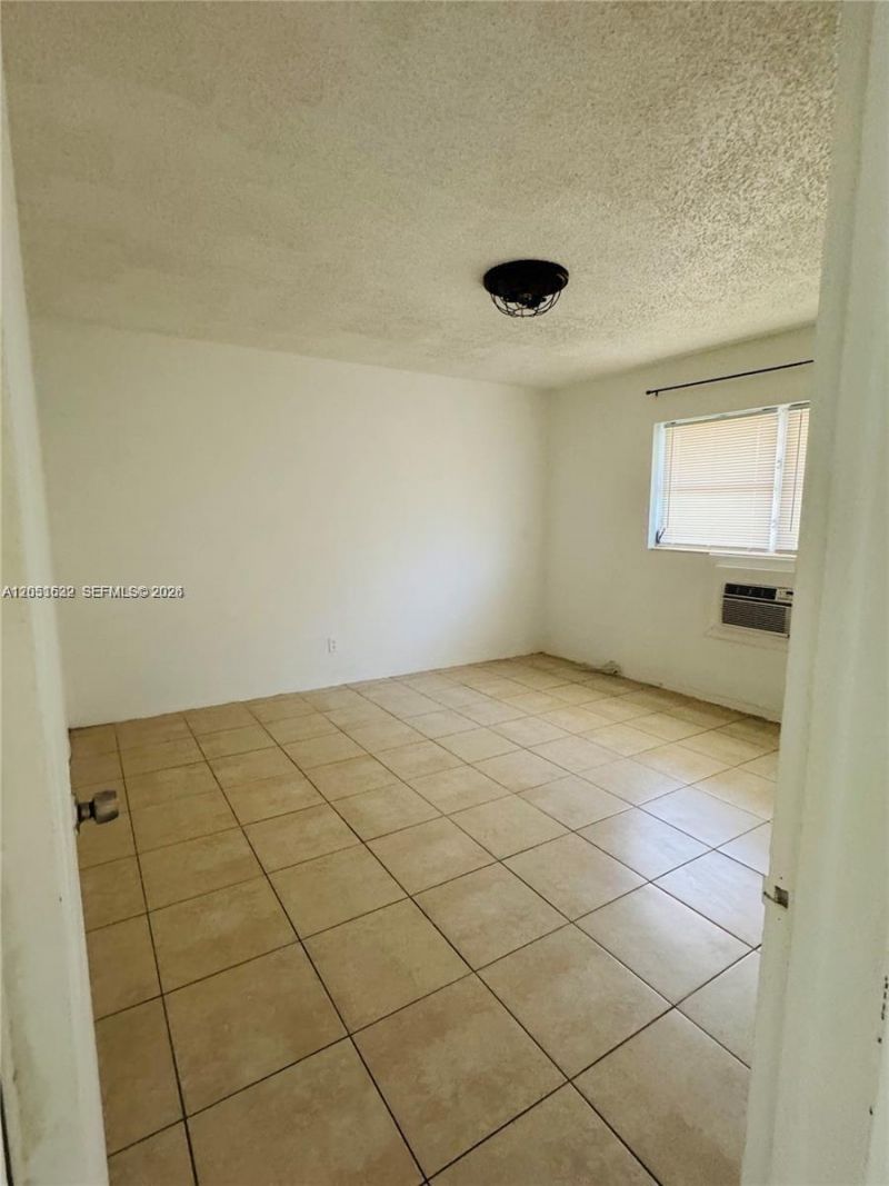 1755 NE 116th Rd , Unit 17, North Miami, FL 33181 Photo