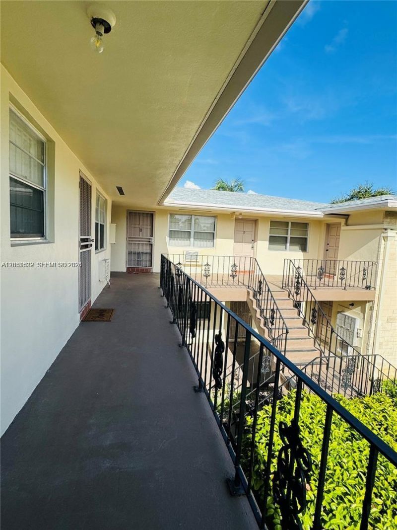 1755 NE 116th Rd , Unit 17, North Miami, FL 33181 Photo