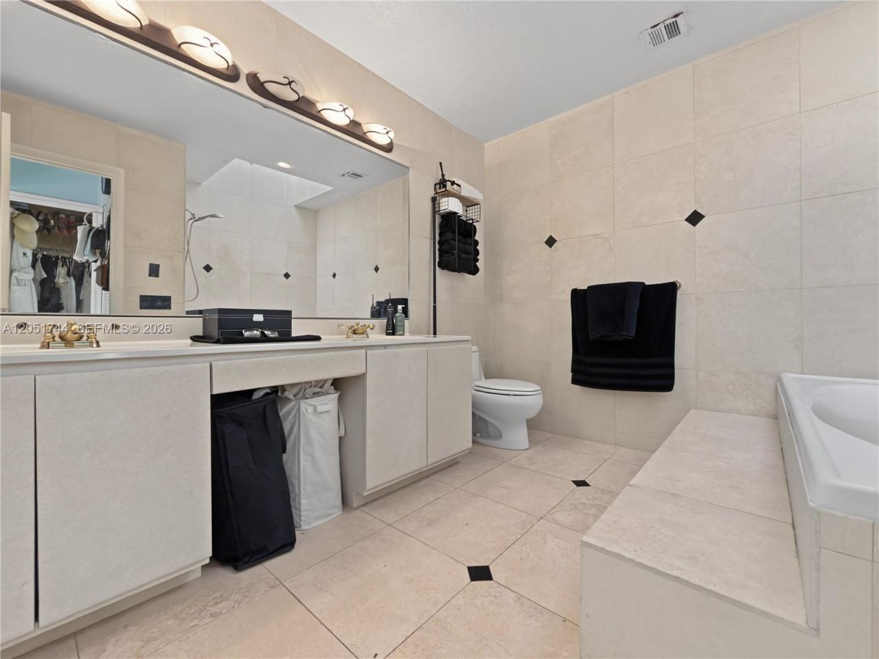 9720 E Calusa Club Dr , Miami, FL 33186 Photo
