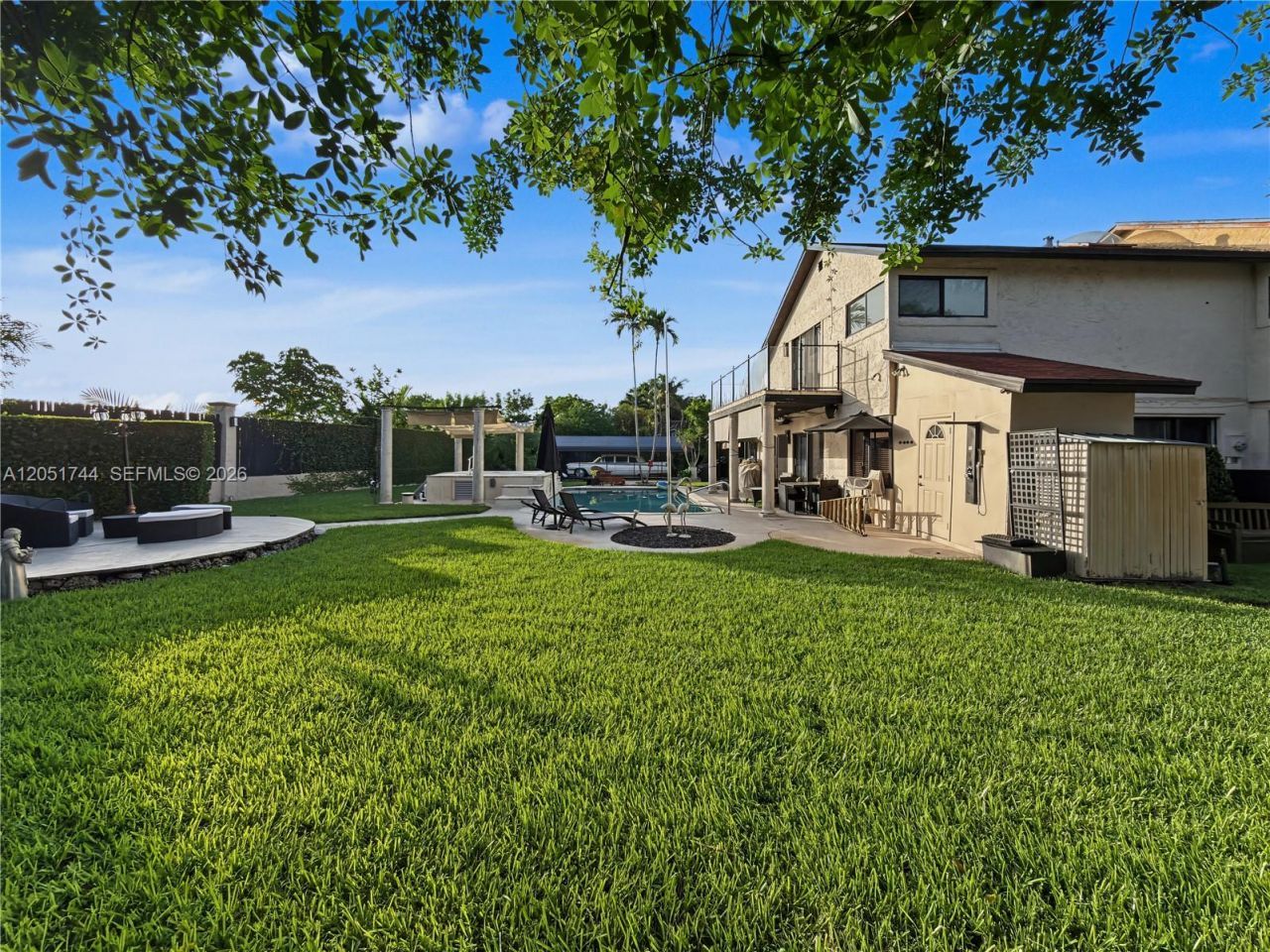 9720 E Calusa Club Dr , Miami, FL 33186 Photo