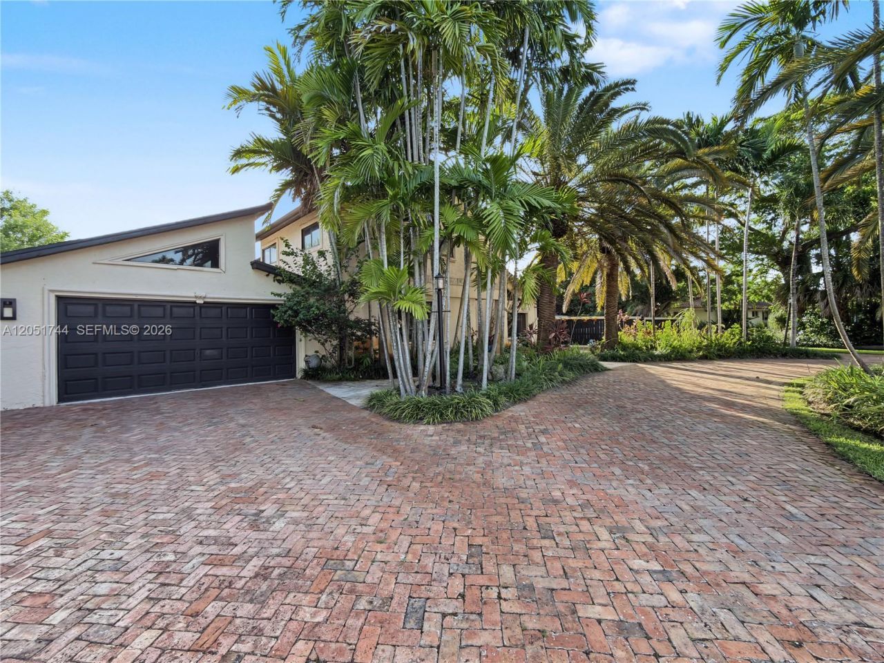 9720 E Calusa Club Dr , Miami, FL 33186 Photo