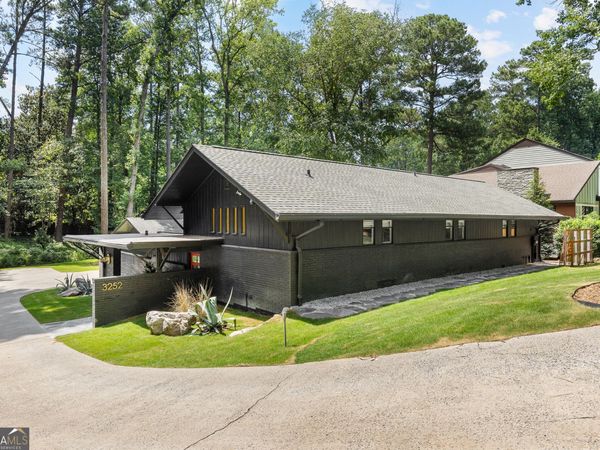 3252 W Roxboro Road NE, Atlanta, GA 30324