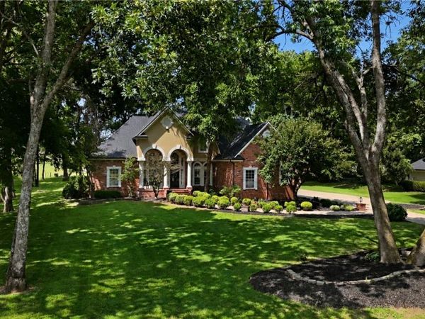 1325 Avery Place, Siloam Springs, AR 72761