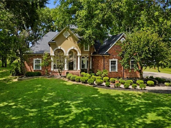 1325 Avery Place, Siloam Springs, AR 72761