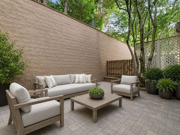 1069 Woodbridge Hollow NE, Atlanta, GA 30306