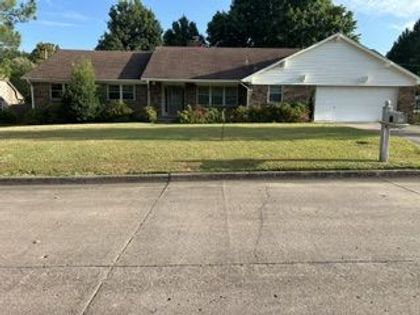 2507 Debby Jane Lane Muskogee, OK 74403