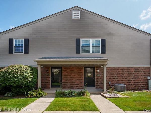 15913 N Franklin Drive, Clinton Twp, MI 48038