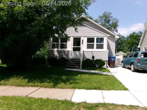 5620 Hipp Street, Dearborn Heights, MI 48125