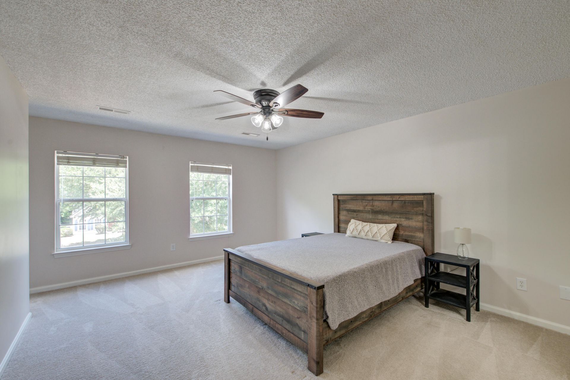 5095 Thornton Drive Photo 12