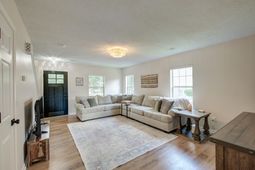 5095 Thornton Drive photo 4