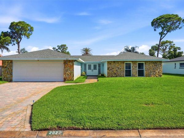 2022 TANGLEWOOD DRIVE NE, ST PETERSBURG, FL 33702