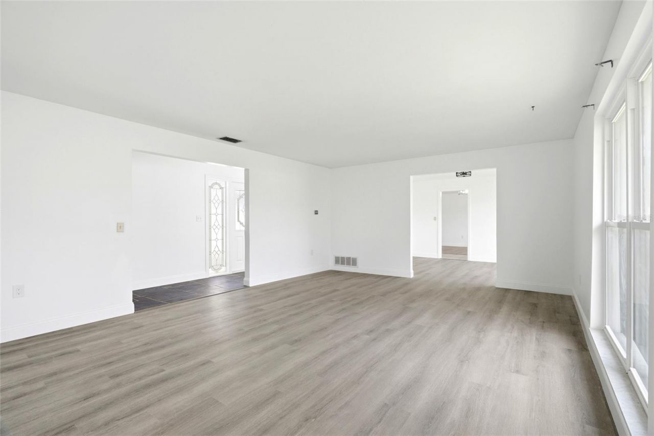 2022 Tanglewood Drive Ne, Saint Petersburg, FL 33702 Photo