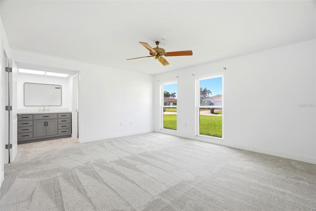 2022 Tanglewood Drive Ne, Saint Petersburg, FL 33702 Photo