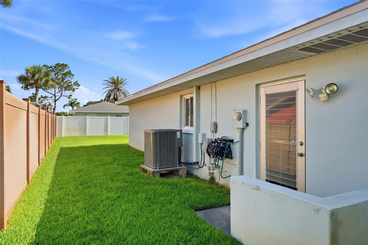 2022 Tanglewood Drive Ne, Saint Petersburg, FL 33702 Photo
