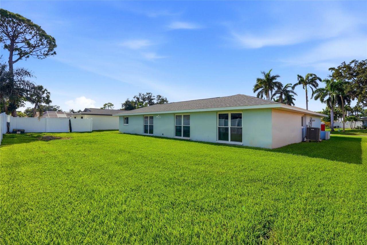 2022 Tanglewood Drive Ne, Saint Petersburg, FL 33702 Photo