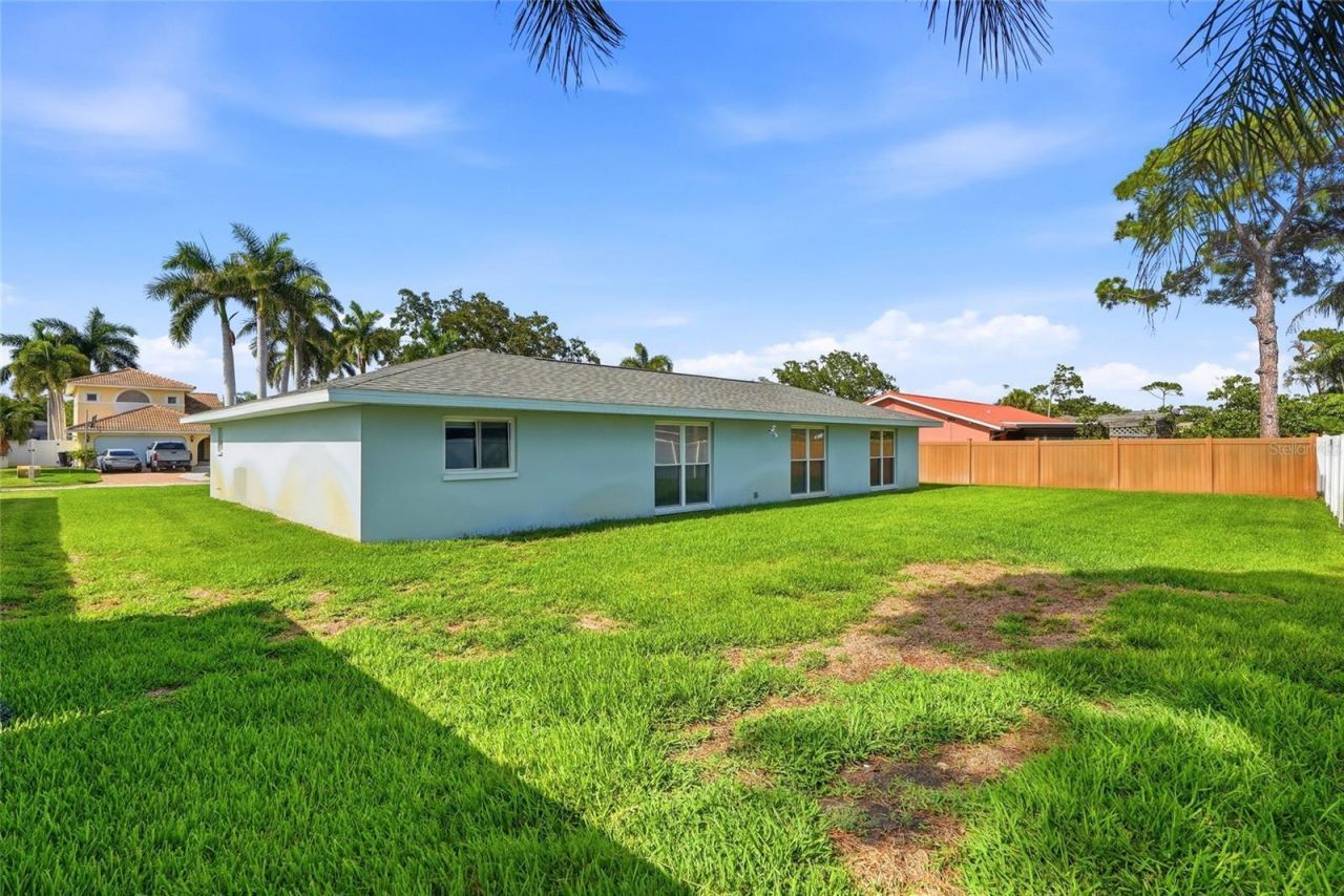 2022 Tanglewood Drive Ne, Saint Petersburg, FL 33702 Photo