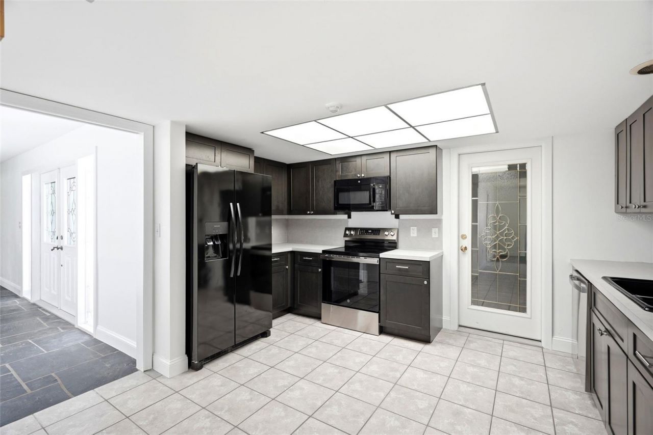 2022 Tanglewood Drive Ne, Saint Petersburg, FL 33702 Photo