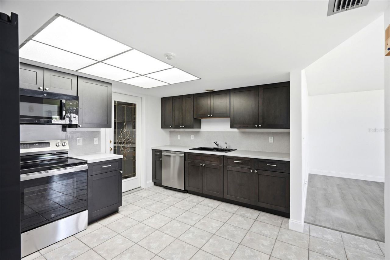 2022 Tanglewood Drive Ne, Saint Petersburg, FL 33702 Photo