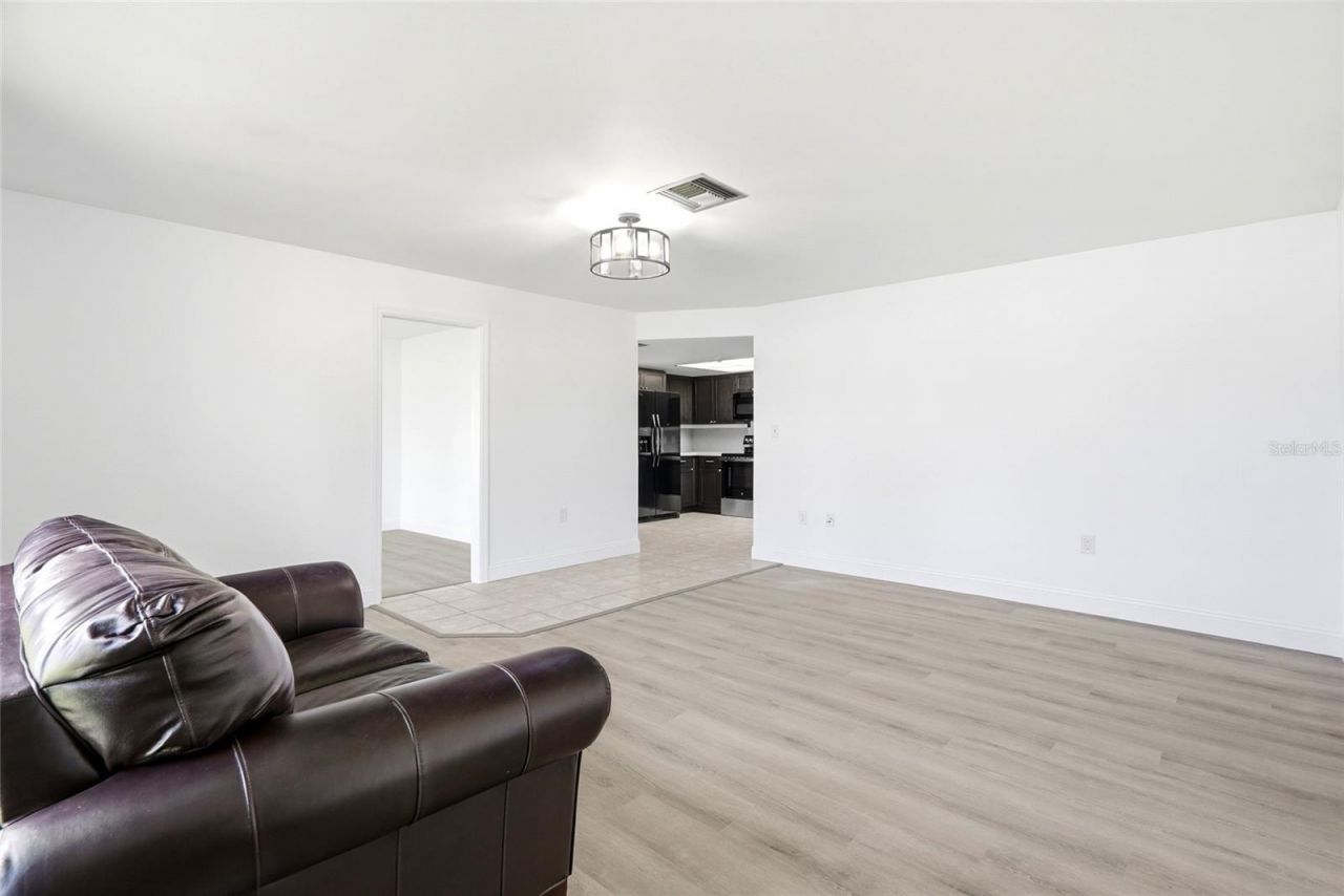 2022 Tanglewood Drive Ne, Saint Petersburg, FL 33702 Photo