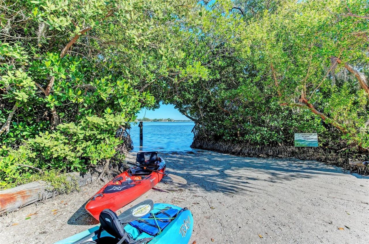 2350 Harbour Oaks Drive, Longboat Key, FL 34228 Photo