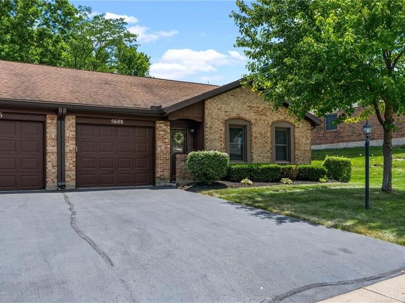5688 Cobblegate Drive, Dayton, OH 45449 Photo 2