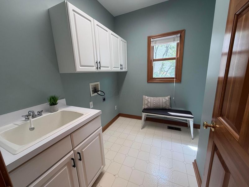 895 Linworth Village Drive, Columbus, OH 43235 Photo 32