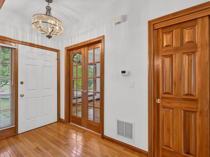 895 Linworth Village Drive, Columbus, OH 43235 Photo 5