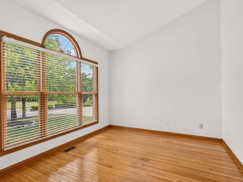 895 Linworth Village Drive, Columbus, OH 43235 Photo 6