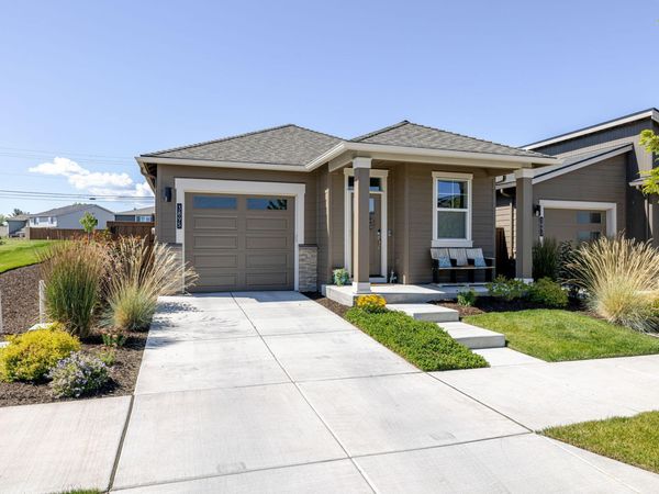 3895 NE Oakside Loop, Bend, OR 97701