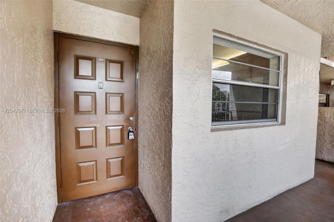 1931 Sabal Palm Dr, Unit 203, Davie, FL 33324 Photo