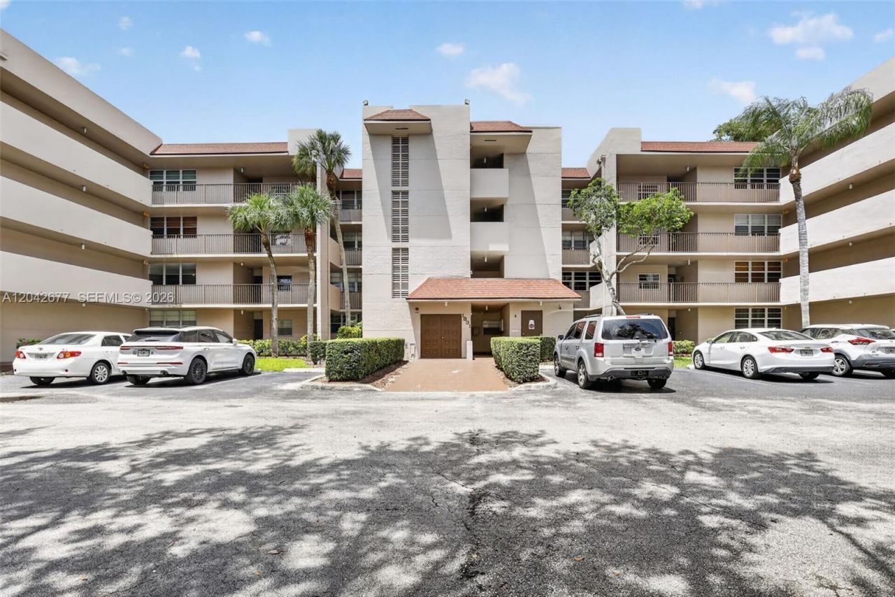 1931 Sabal Palm Dr, Unit 203, Davie, FL 33324 Photo