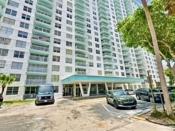 301 174th St , Unit 1907, Sunny Isles Beach, FL 33160
