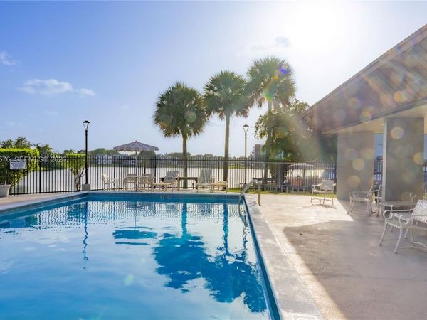 10000 NW 9th St Cir , Unit 21, Miami, FL 33172