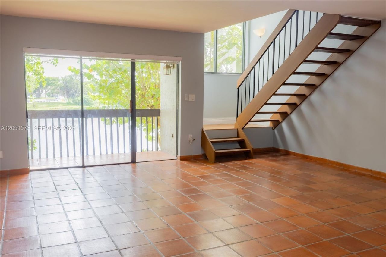 10000 NW 9th St Cir , Unit 21, Miami, FL 33172 Photo