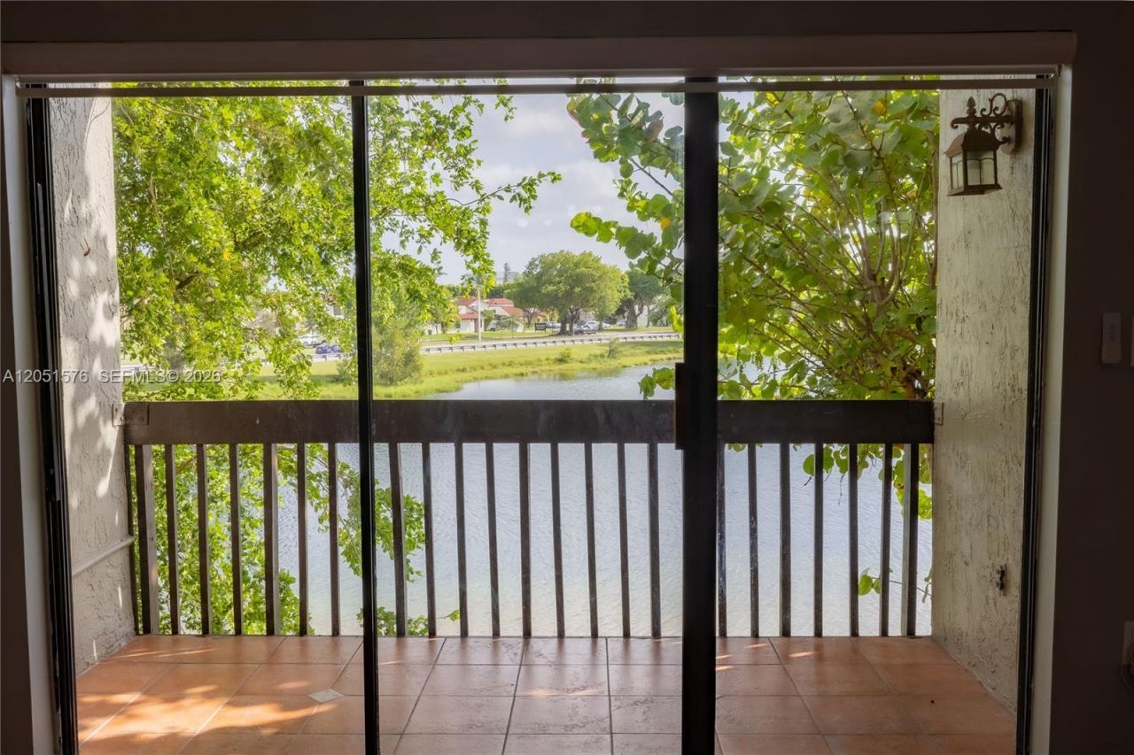 10000 NW 9th St Cir , Unit 21, Miami, FL 33172 Photo