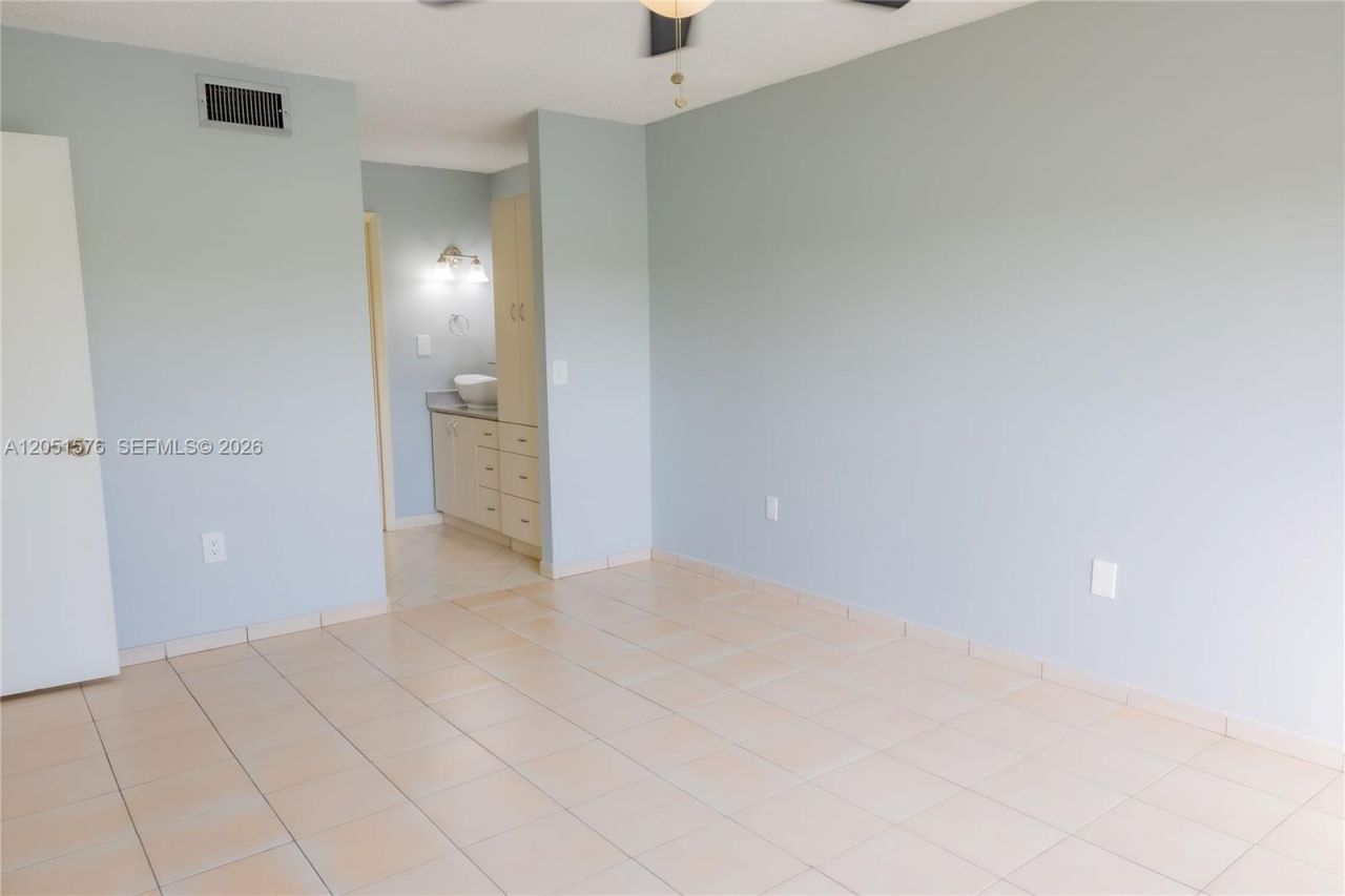 10000 NW 9th St Cir , Unit 21, Miami, FL 33172 Photo