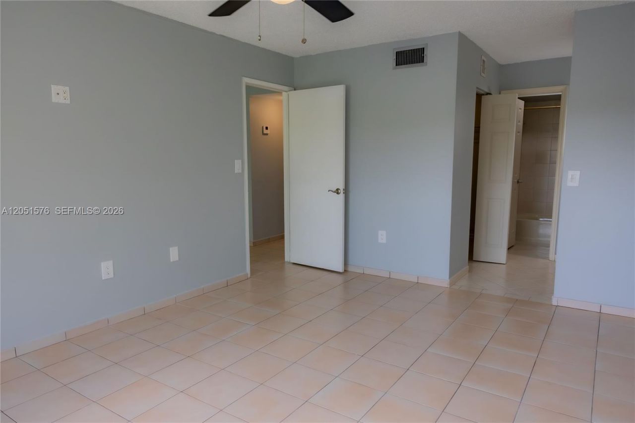 10000 NW 9th St Cir , Unit 21, Miami, FL 33172 Photo