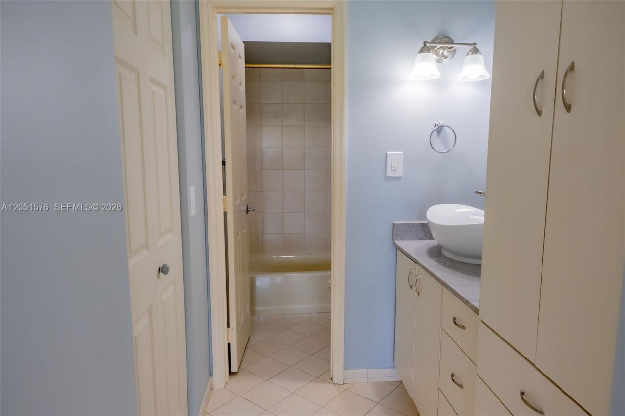10000 NW 9th St Cir , Unit 21, Miami, FL 33172 Photo