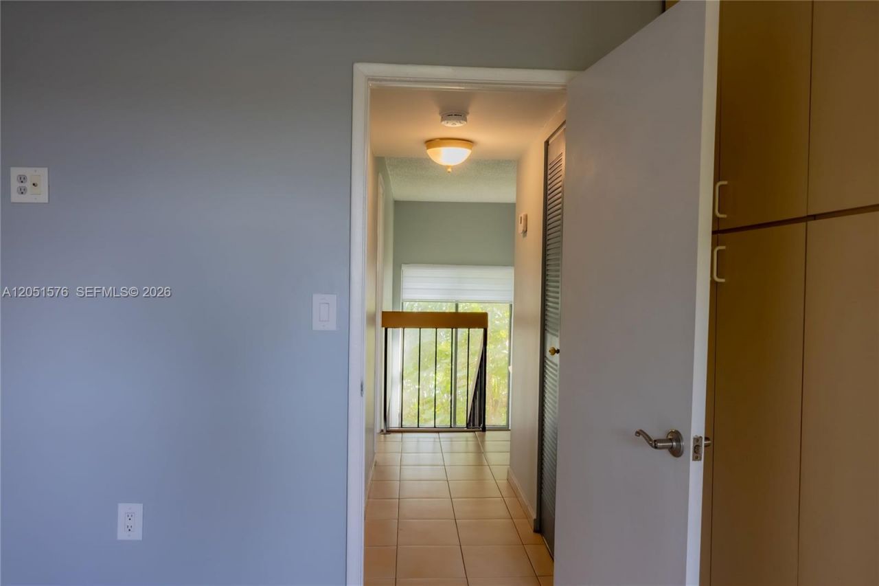 10000 NW 9th St Cir , Unit 21, Miami, FL 33172 Photo