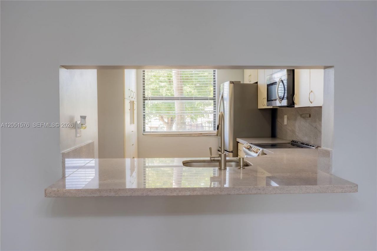 10000 NW 9th St Cir , Unit 21, Miami, FL 33172 Photo