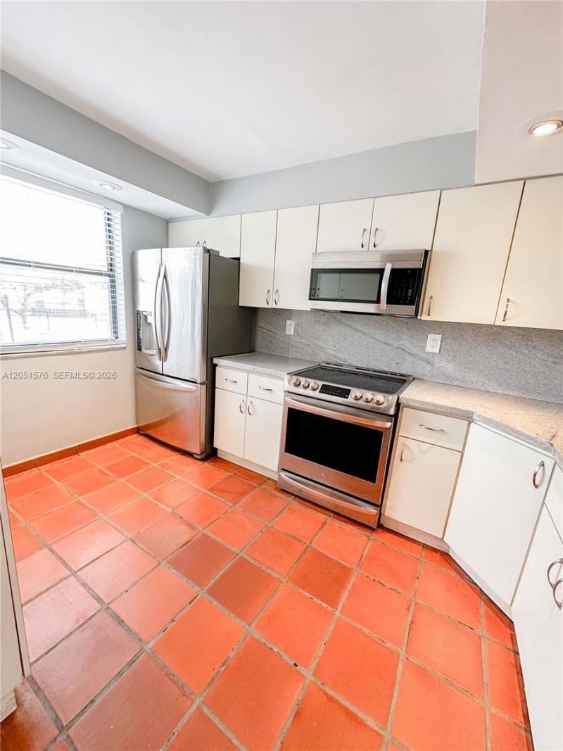 10000 NW 9th St Cir , Unit 21, Miami, FL 33172 Photo