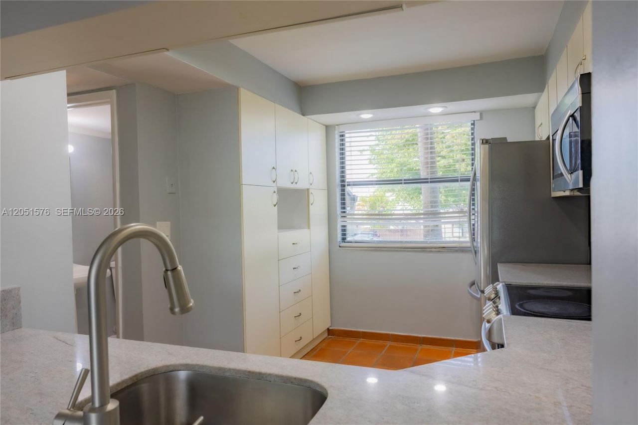 10000 NW 9th St Cir , Unit 21, Miami, FL 33172 Photo