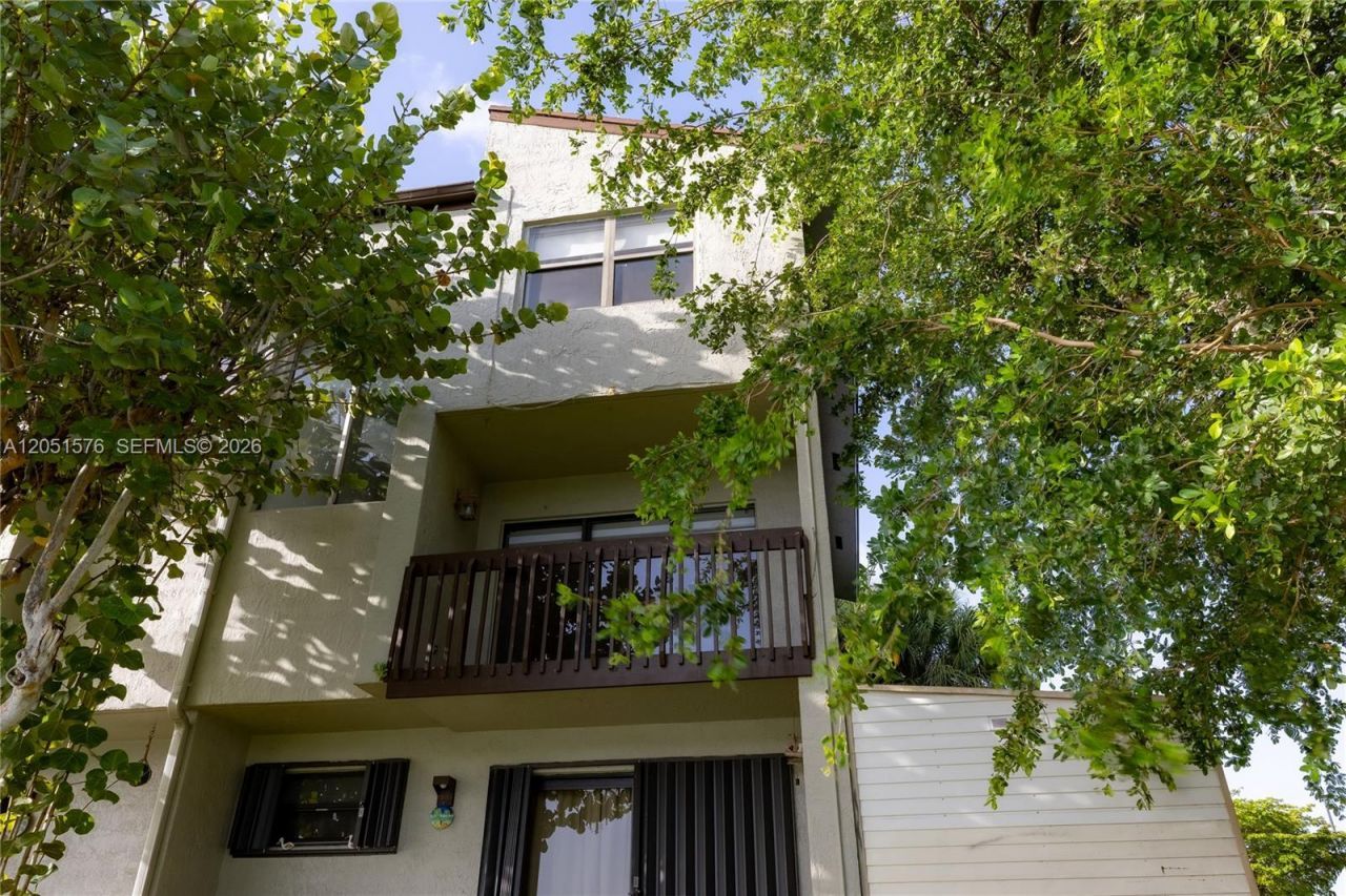 10000 NW 9th St Cir , Unit 21, Miami, FL 33172 Photo