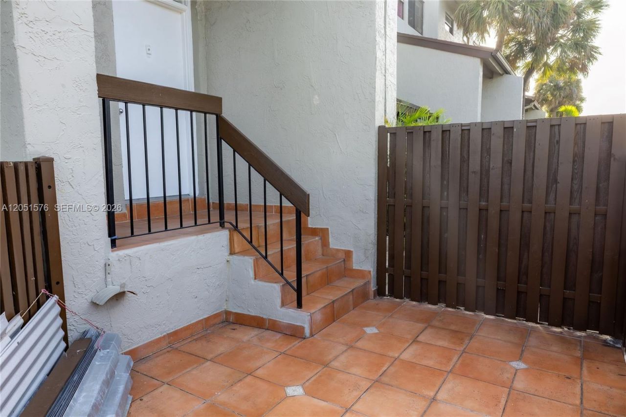 10000 NW 9th St Cir , Unit 21, Miami, FL 33172 Photo