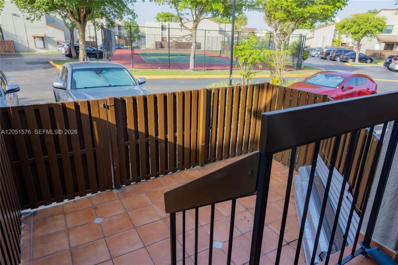 10000 NW 9th St Cir , Unit 21, Miami, FL 33172 Photo