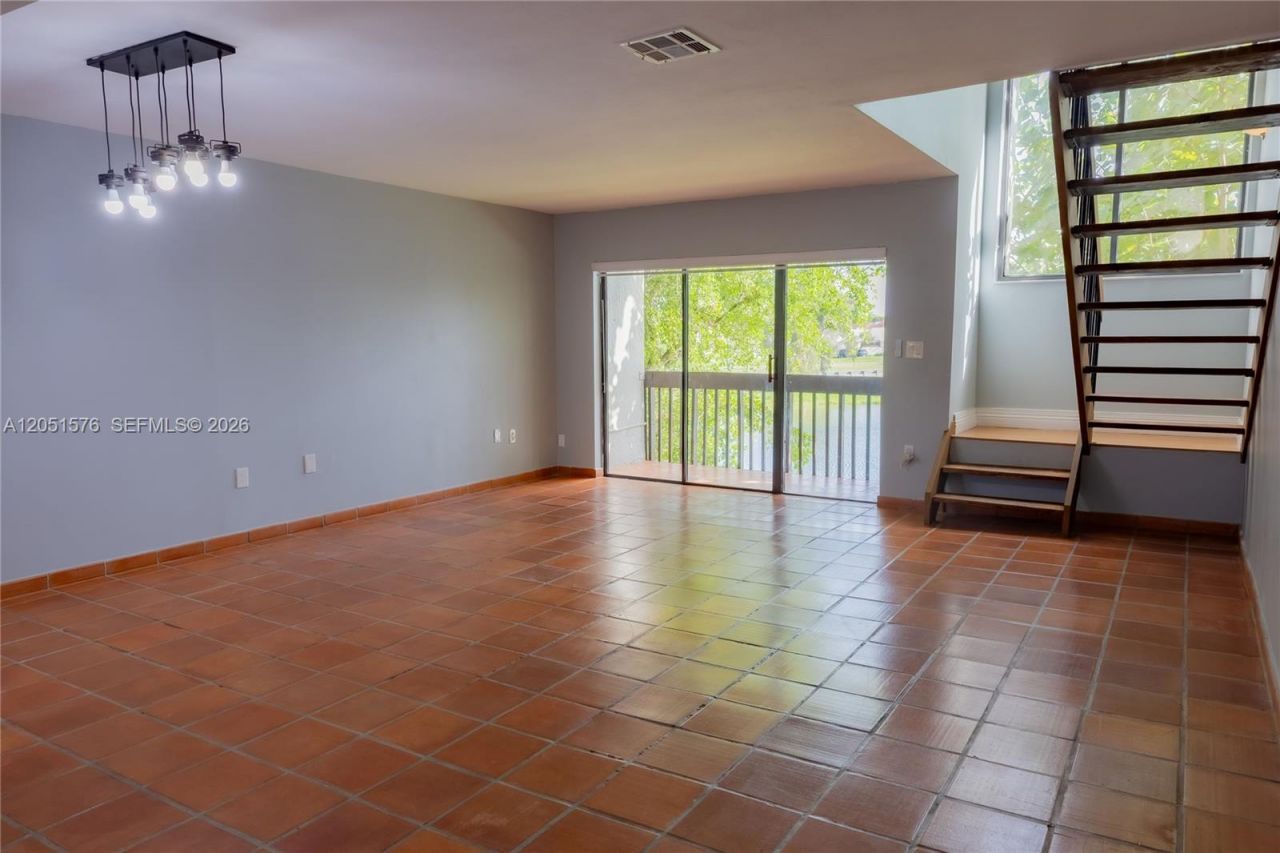 10000 NW 9th St Cir , Unit 21, Miami, FL 33172 Photo