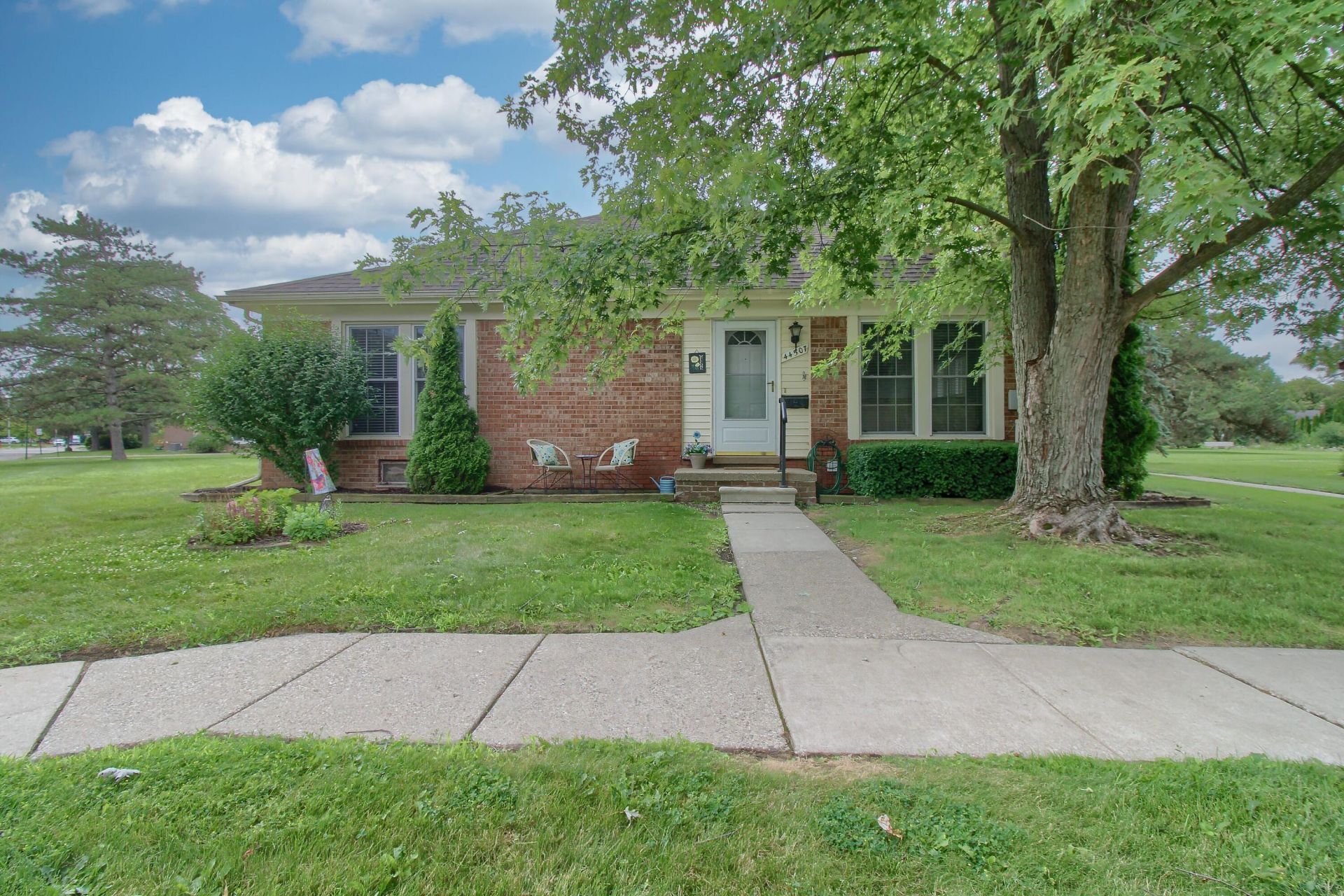 44507 N Umberland Circle, Canton, MI 48187 Main Photo