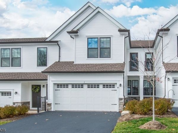 5 White Aster Ct, Allamuchy, NJ 07840