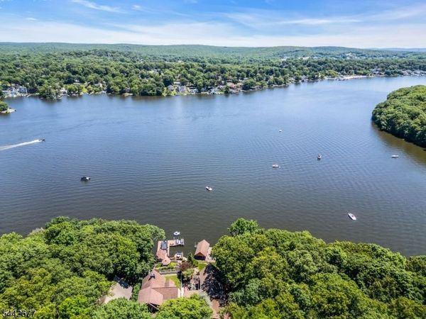 58 Mason St, Jefferson, NJ 07849